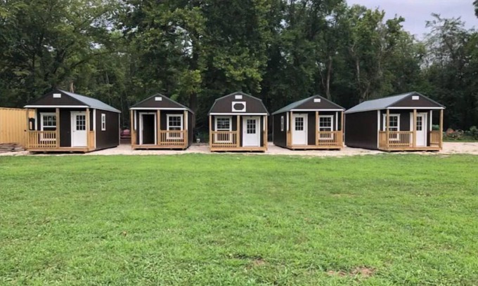 Tuscumbia Cabin | Delbert Tiny Cabin / Osage River