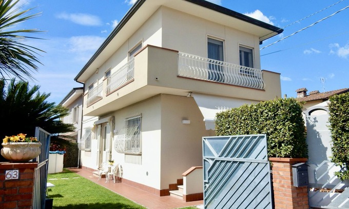 Camaiore Villa | Delicious semi-detached villa with swimming pool in Versilia, Tuscany 3 km from the sea.