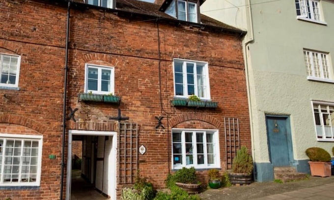 Ludwel House | Delightful 2 bed town house in historic Ludlow.