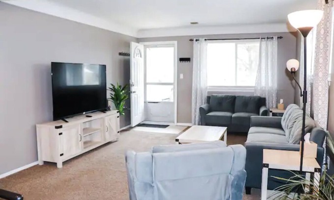 Allen Park House | Delightful 2 bedroom ranch fully furnished!