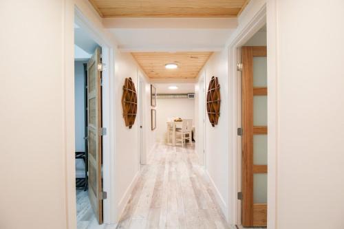 Downtown House | Delightful 2 BR Downtown Sarasota Condo - The White Pearl