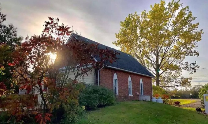 Prince Edward House | Delightful 2bdrm Church w/Incredible Water View!nn