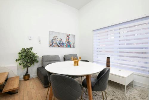 Ville-Marie Apartment | Delightful 2BR in Village Downtown