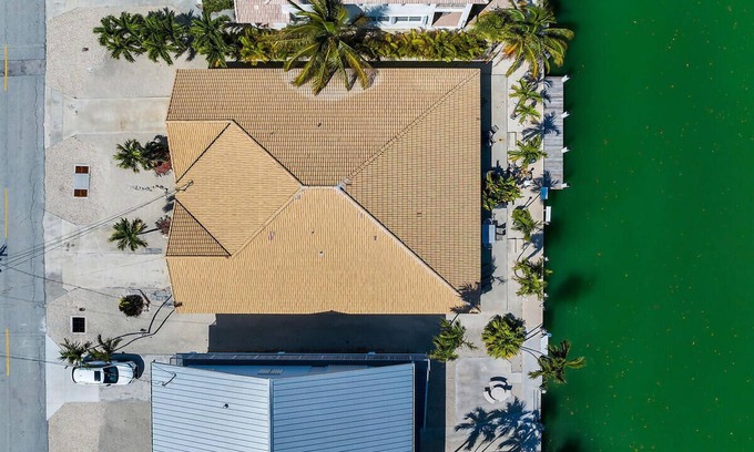 Key Colony Beach House | Delightful 3-bedroom house in Key Colony Beach with Cabana Club