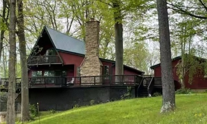 Hillsboro Cabin | Delightful 4-bedroom cabin in Rocky Fork Lake, Hillsboro Ohio!