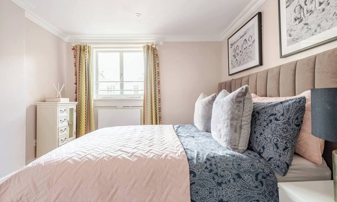 Belgravia House | Delightful 6 Bed Villa by Buckingham Palace with AC
