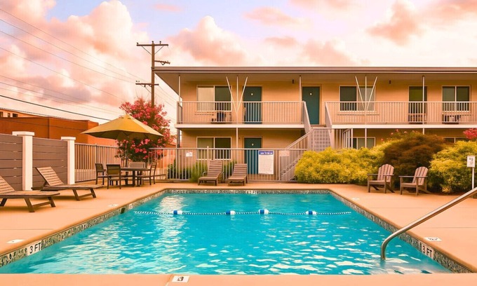 Melrose Apartment | Delightful Charmer - Pool Access