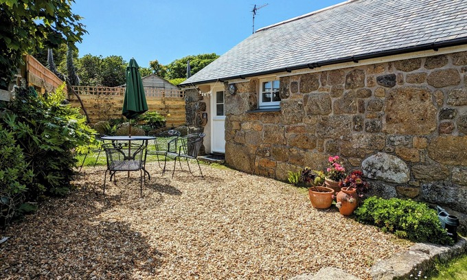 Treen House | Delightful Cornish barn; near Pedn Vounder and Porthcurno and Minack Theatre