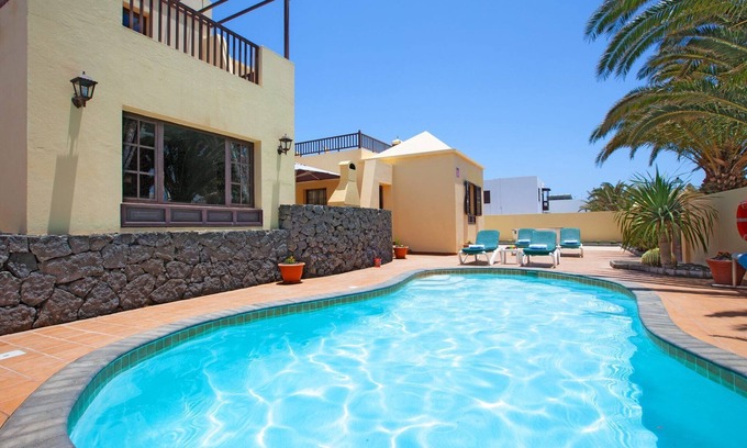 Costa Teguise Villa | Delightful Costa Teguise Villa | 4 Bedrooms | Large Private Pool | Villa Ellen.