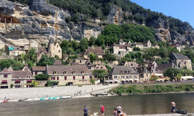 Saint-Cybranet House | Delightful cottage perched on a hillside with garden and jacuzzi - great views!