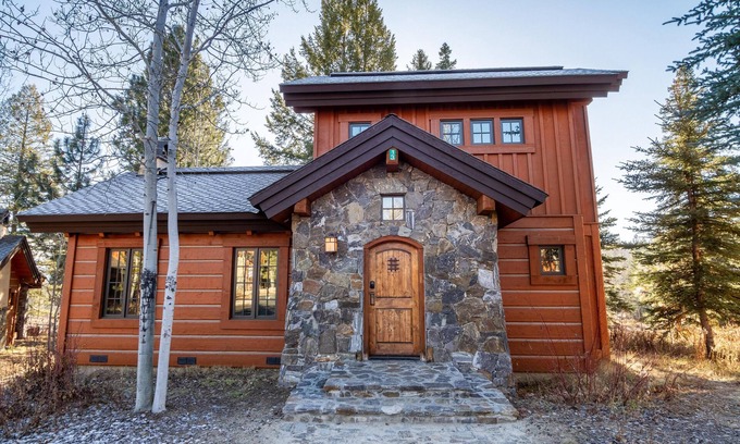 Tamarack Cottage | Delightful Cottage |Ski In/Out | Private Hot Tub