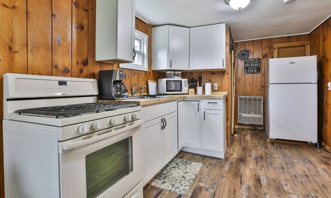 Weirs Beach Cottage | Delightful Cozy Cottage in Laconia