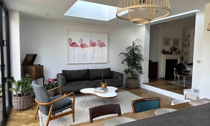 Mortlake House | DELIGHTFUL FAMILY HOME NEAR RICHMOND PARK