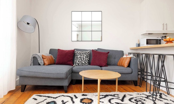 West End Apartment | Delightful Flat Near the City Centre