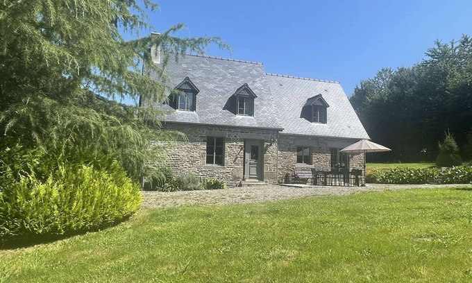 Fleury House | Delightful House for Up to 6 Guests + Baby With Large Secluded Garden Area