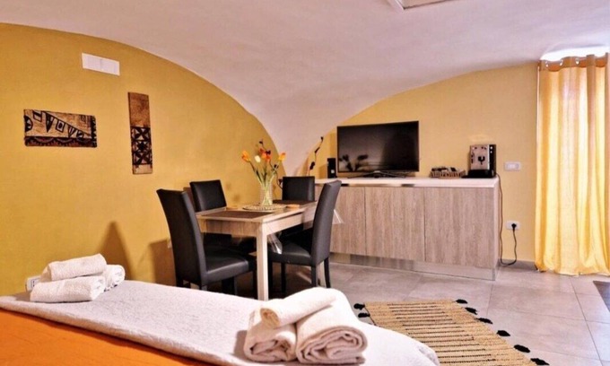 Materdei Apartment | Delightful renovated studio apartment in the heart of naples