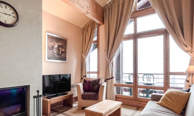 Flaine Apartment | Delightful South facing 2-bed apartment with fireplace