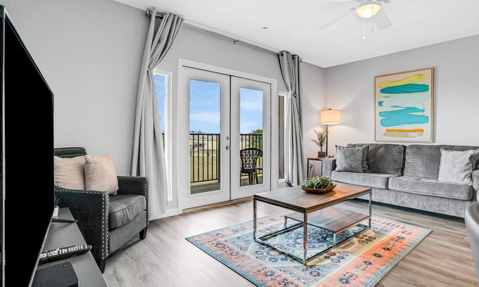 Davenport Condo | Delightful water view condo with balcony, washer/dryer, & full kitchen