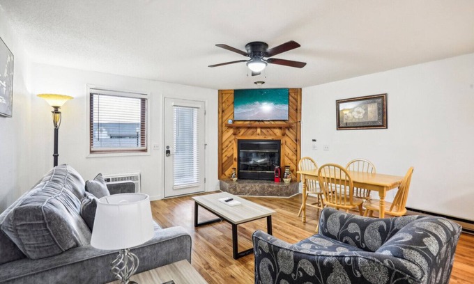 Lake Delton Apartment | Dells Lake Lookout At Lighthouse Cove Condominiums