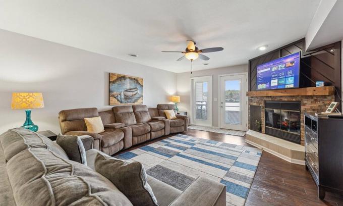 Lake Delton House | Dells Lake Villa - Lake Front Luxury