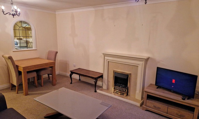 Southampton City Centre Apartment | Dellside Apartments - Charming Two Bedroom Apartment in Central Location!