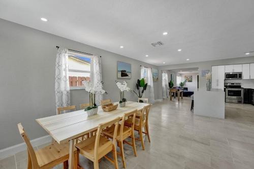 Delray Beach House | Delray Beach 4Bed Home Football Games Backyard