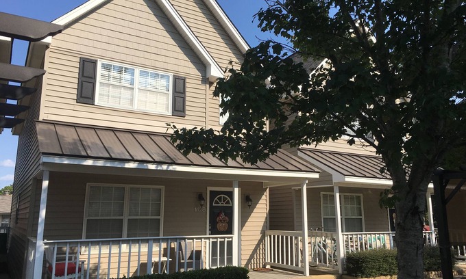 Starkville House | Delta Dawg House practically on campus