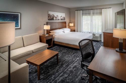 Huntington Hotel | Delta Hotels by Marriott Huntington Mall
