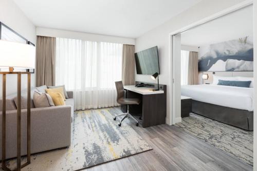 Central Hotel | Delta Hotels by Marriott Vancouver Downtown Suites