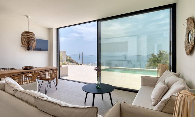 Karystos Apartment | Delta VIlla | S Cave Villas Seaside Karystos