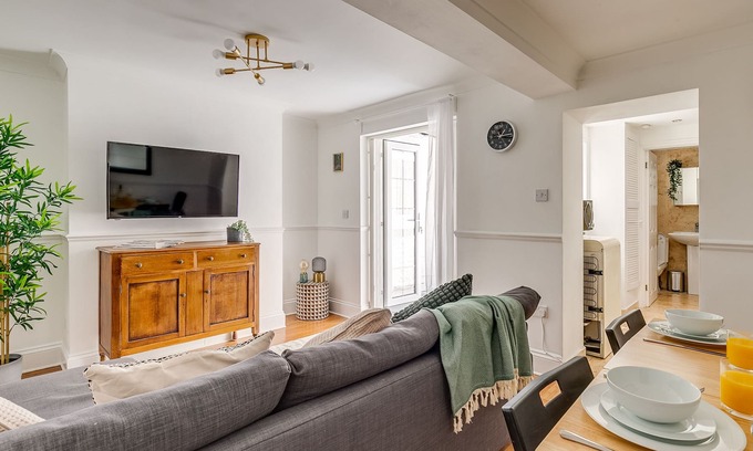 Bow Apartment | Deluxe 1 Bed Apartment in East London