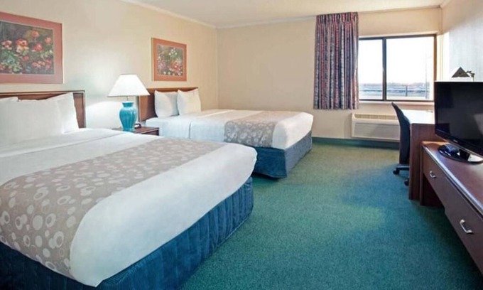 Indianapolis House | Deluxe 1 King Bed Non-Smoking