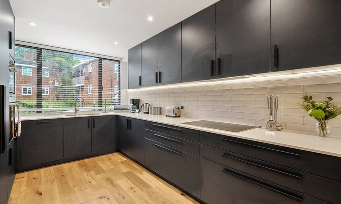 Gipsy Hill House | Deluxe 5 Bed House in London - Pool Table