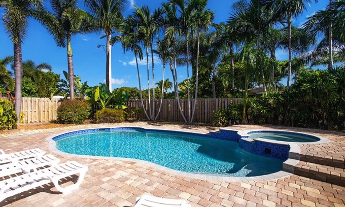 Dania Beach House | Deluxe 5BR & 3BA Home near Beach & Casino Heat Pool