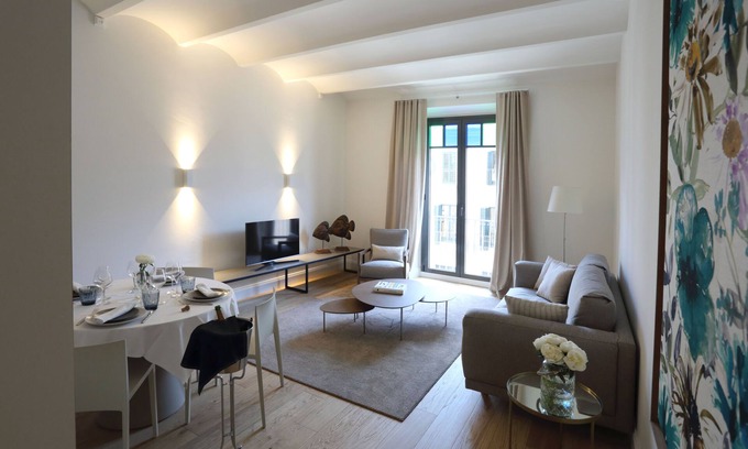 Old Town Apartment | Deluxe apartment, in the center of Girona. WIFI & AIR