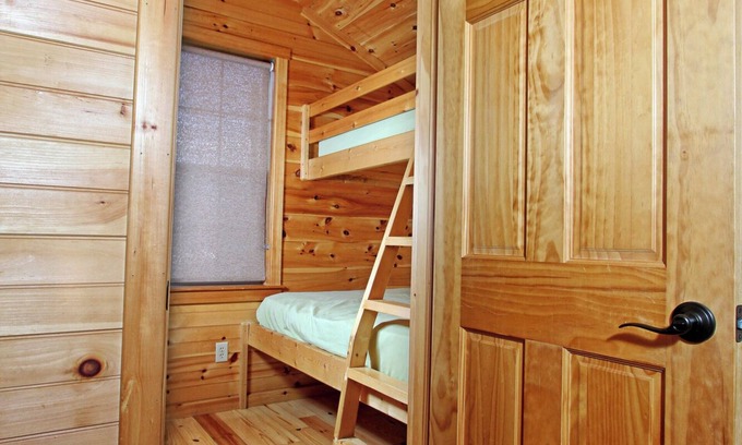 Spring Mills Cabin | Deluxe Cabin 71 w/4 Beds
