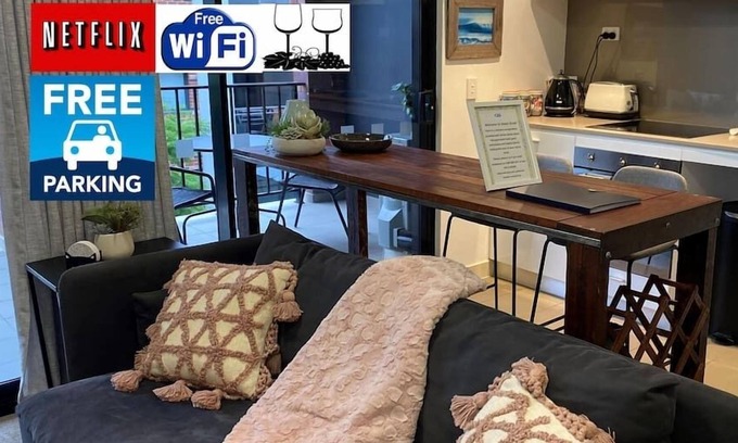 Subiaco Apartment | DELUXE CLOSE TO CITY WIFI NETFLIX WINE PARKING