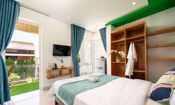 Cam Pho Villa | Deluxe double room with balcony - Dao tien homestay