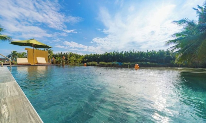 Cam Thanh Apartment | Deluxe Double Room with Balcony, Lake, River View