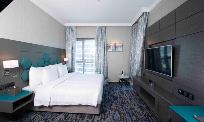 Deira Hotel | Deluxe King Room Near Deira Clock Tower By Luxury Bookings