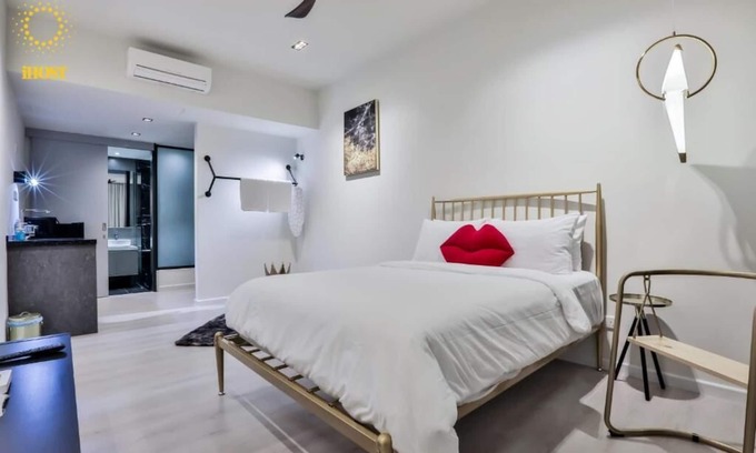 Titiwangsa Apartment | Deluxe King Suite with Garden View 18
