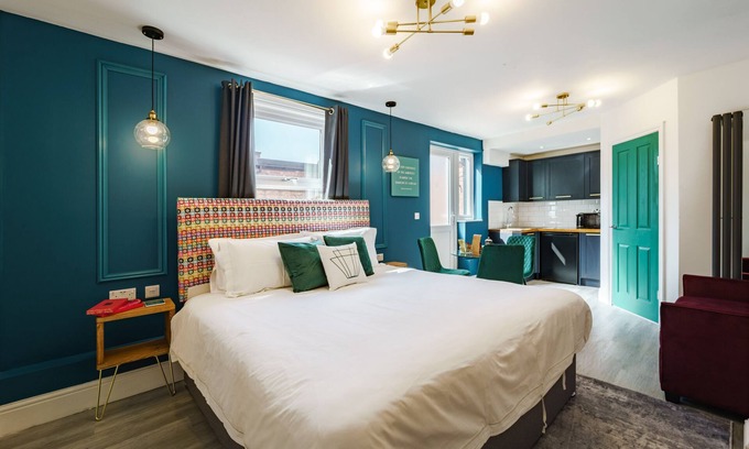 City Centre Apartment | Deluxe pet friendly spacious studio