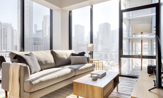 Near North Side Apartment | Deluxe River North 1BR w/Gym, Lounge & Roof, nr Riverwalk, by Blueground