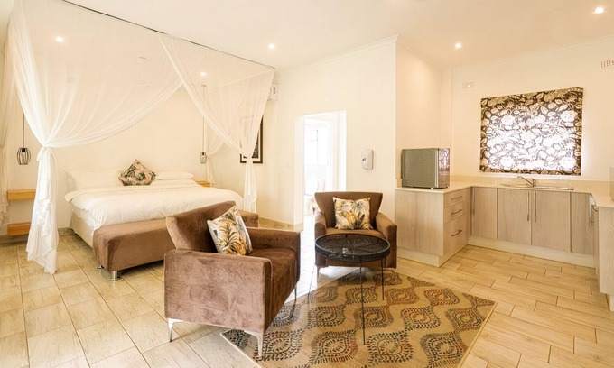 Victoria Falls Apartment | Deluxe room with kitchenette and outdoor pool - 2144