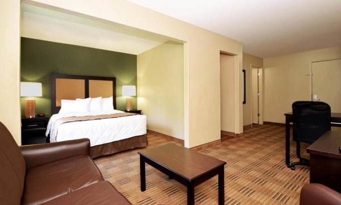 Cary Apartment | Deluxe Studio at Extended Stay Cary 7