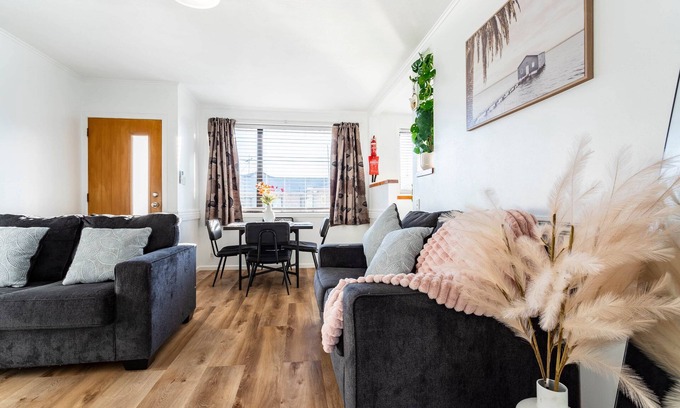 Trentham House | Deluxe Two-Bedroom Family Apartment