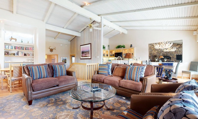 Mammoth Lakes Condo | Deluxe & Updated Home. Gas Grill & Washer/Dryer. Great Complex Amenities!