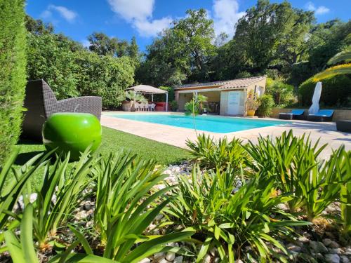 Plan-de-la-Tour Villa | Demeure raffinée et exceptionnelle dans un cadre de vacances idéal à l'ombre des pins parasols