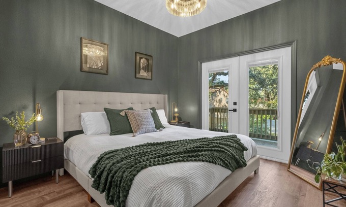 Lake Davis - Greenwood Apartment | Den on Daniels - Modern Elegance, Private Balcony Steps from Downtown Orlando