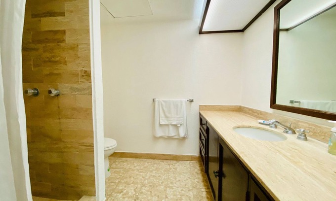 Granjas del Marques Apartment | Departamento/Loft en el Campo de Golf, Vista Increíble, Hermosas áreas Verdes